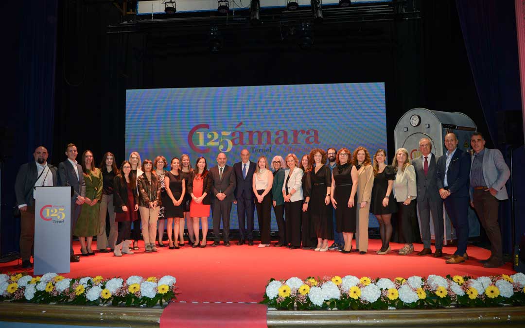 Imagen de los empleados de la Cámara celebrando su 125 aniversario./ Cámara de Comercio de Teruel