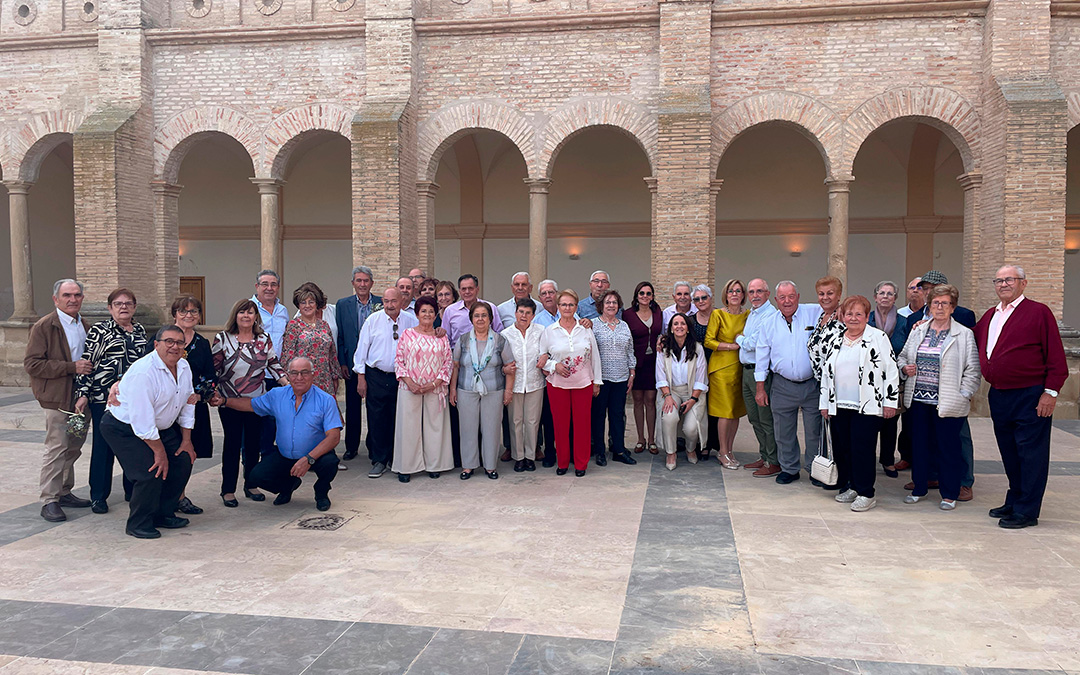 Foto de grupo en el patio exterior de Santo Domingo./ S.F.