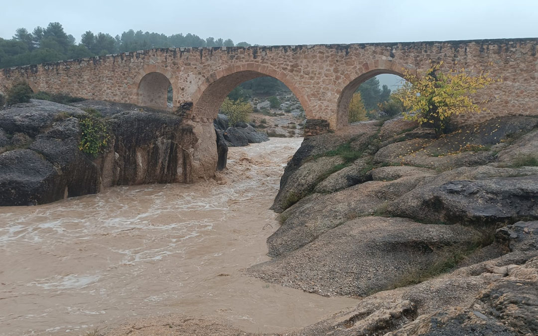 Imagen de archivo del río Bergantes a su paso por Aguaviva ha alcanzado los 50 metros cúbicos por segundo./ Aitor Clemente.