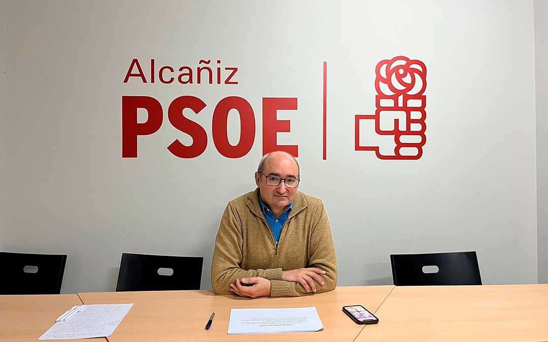 Javier Baigorri, concejal del PSOE en el Ayuntamiento de Alcañiz, este jueves tras la rueda de prensa./ C.O.Javier Baigorri, concejal del PSOE en el Ayuntamiento de Alcañiz, este jueves tras la rueda de prensa./ C.O.Javier Baigorri, concejal del PSOE en el Ayuntamiento de Alcañiz, este jueves tras la rueda de prensa./ C.O.