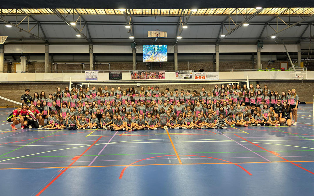 El acto de presentación contó con 263 jugadoras y jugadores del Kasalkas./ L.C.