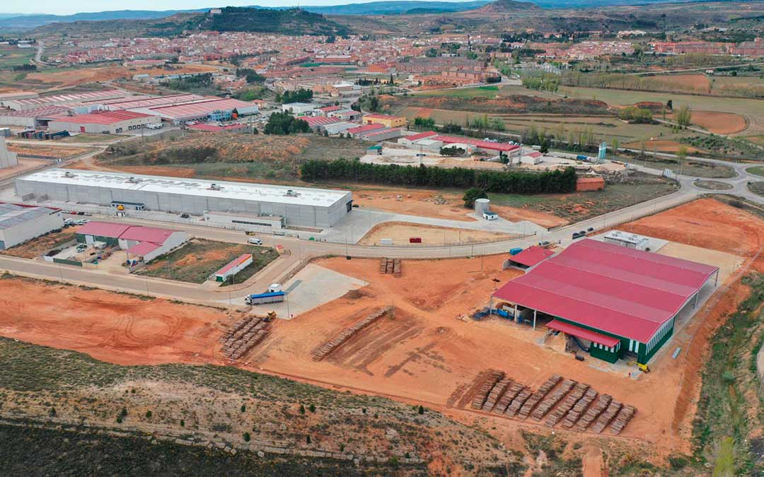 Panorámica de las instalaciones de JV20 Forest en Andorra, con su aserradero y una planta CTL que prevé estar plenamente en funcionamiento durante el próximo año./ JV20 Forest.