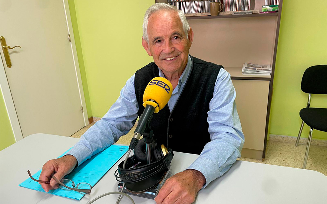 Antonio Espinosa en Radio Caspe./ S.F.