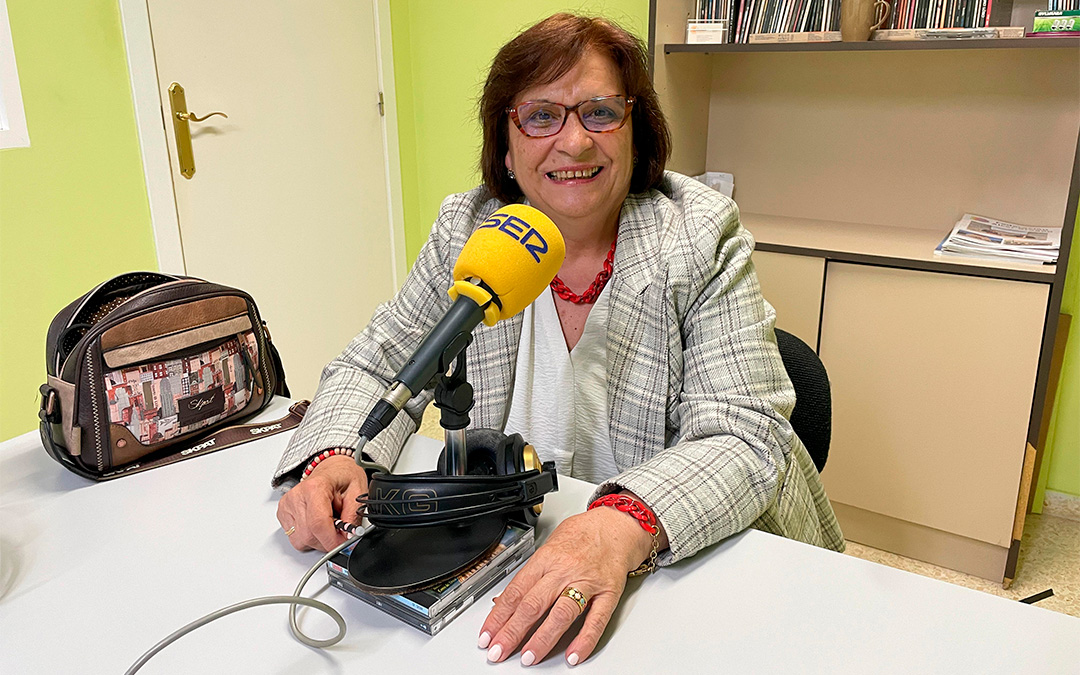 Asunción Piazuelo en Radio Caspe./ S.F.