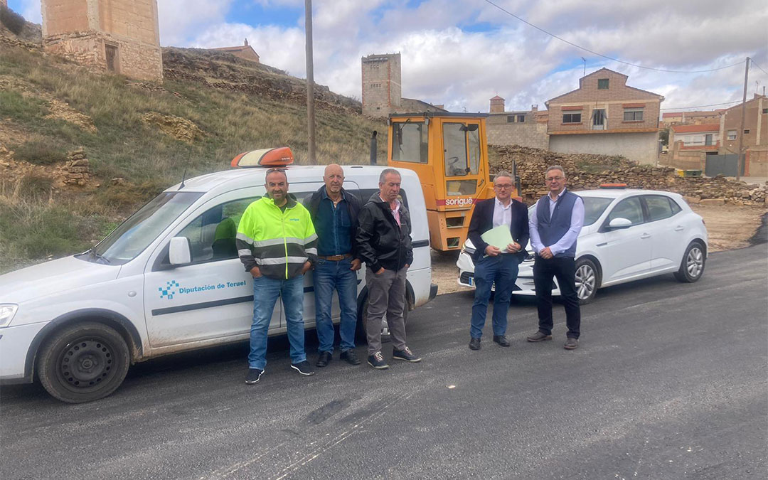 Visita a las obras de la carretera de Singra./ DPT