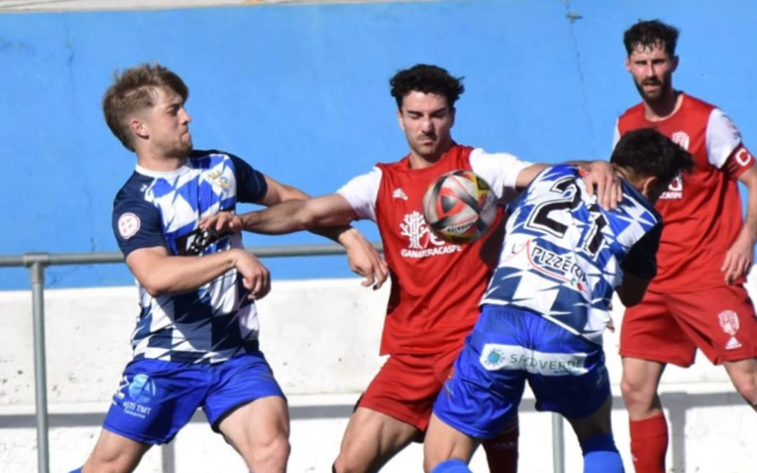 Reparto de puntos sin goles en Tamarite para un Caspe que sigue en lo más alto de la tabla./ Tamarite C.D.J.