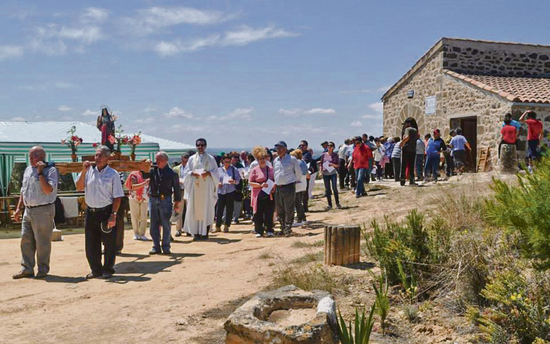 La tradición no se ha perdido entre los vecinos de la Herradura y cada 1 de junio se celebra una romería y comida. La última reunió a 80 personas./ Josefina Rufau