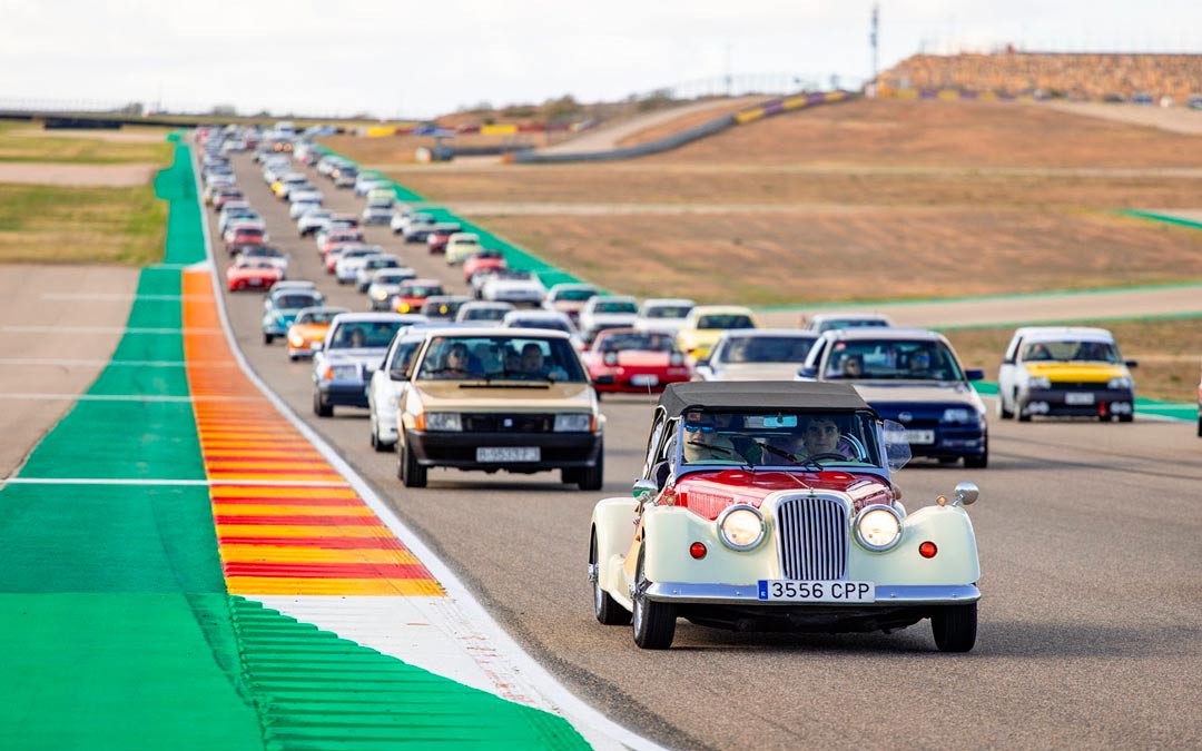 Vehículos clásicos en Motorland durante la Classic Parade./ Motorland