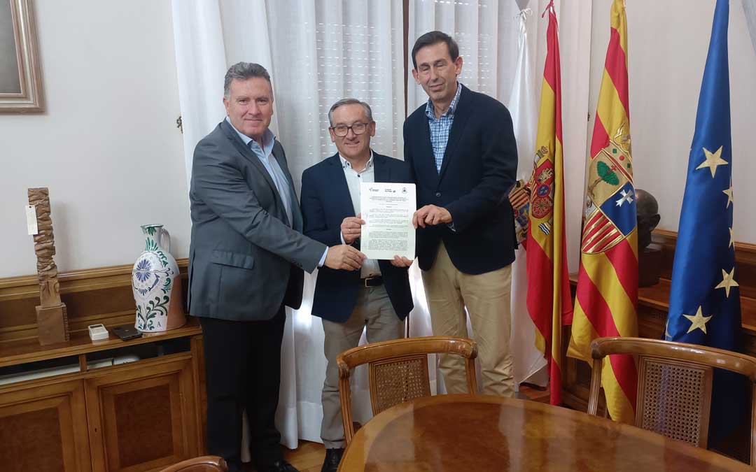 Momento de la firma entre DPT, Arzobispado y Fundación Ibercaja./ DPT