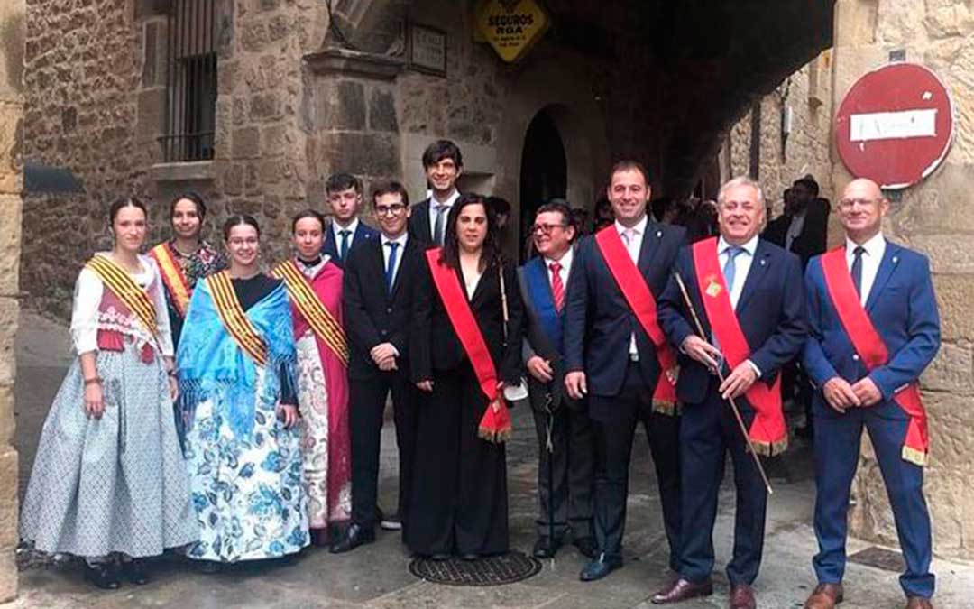 La corporación municipal y las Reinas de Fiestas durante el día de Santa Pelagia./ J.L. Camps