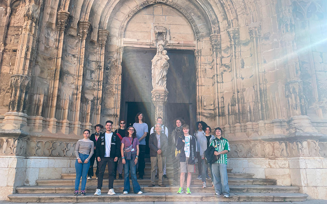 Visita guiada a La Colegiata a cargo del historiador Domingo Albiac./ S.F.