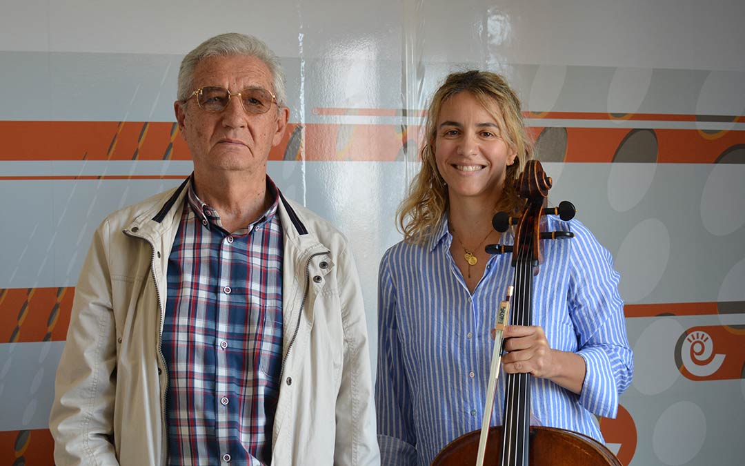 Fernando Navarro y Nuri Gañet en los estudios de Radio La Comarca./ La COMARCA