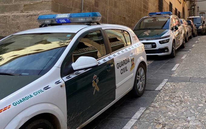 Dos mujeres asaltan a una anciana para robarle las joyas junto al Arco del Loreto de Alcañiz