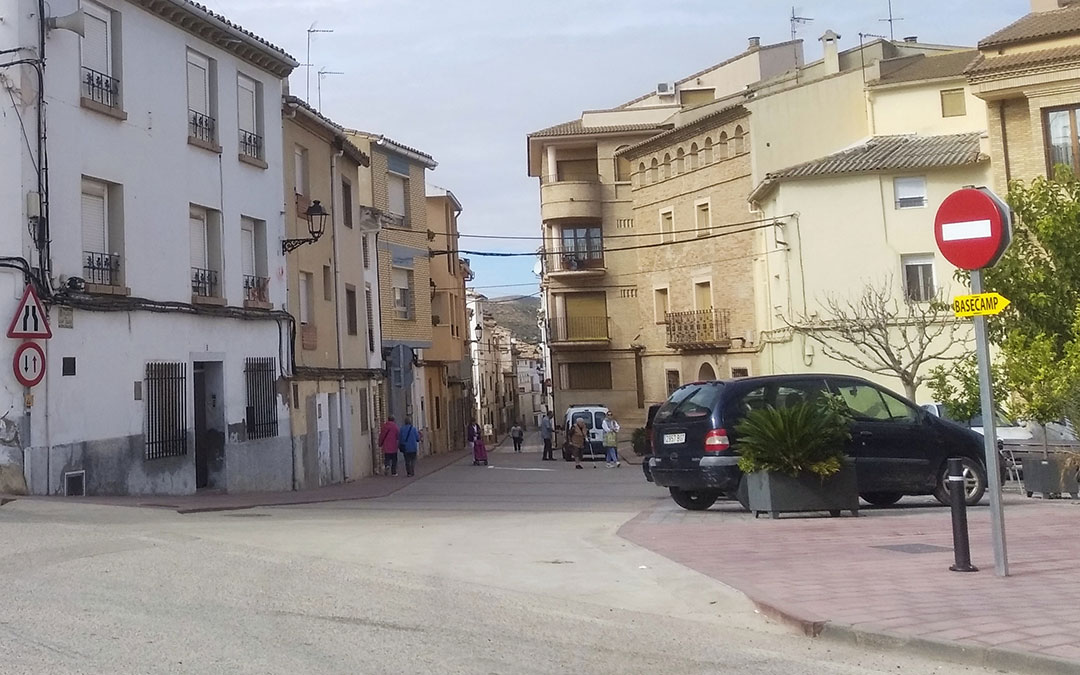 Indicación al ‘Base Camp’ en San Blas en Híjar. / B. Severino