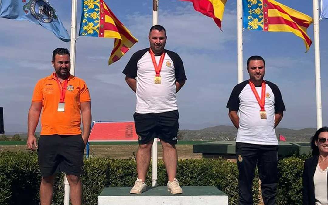 Javier Valor, en el centro, se proclamó campeón de la tercera categoría./ J.V.