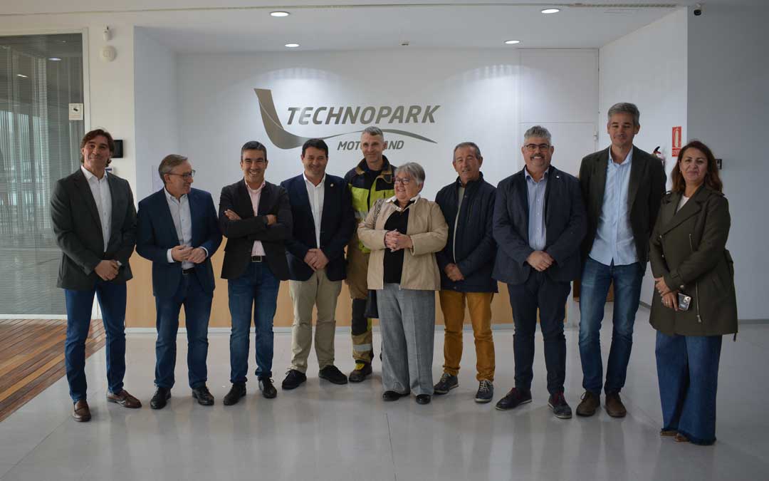 Autoridades durante la inauguración./ M.M.R.