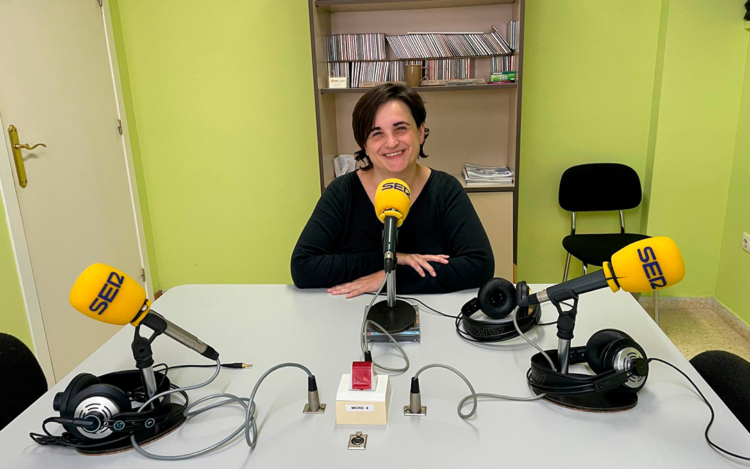Mari Paz Comech en Radio Caspe./ S.F.