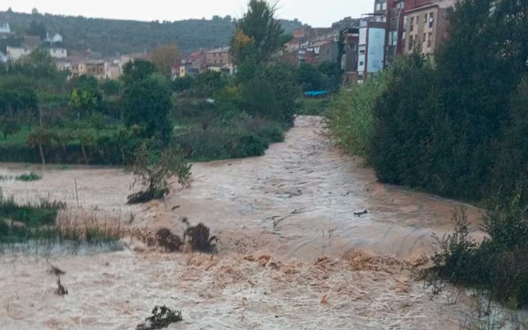 La 'Vall de Alcañiz' ha provocado multitud de daños en Mazaleón./ J.V.
