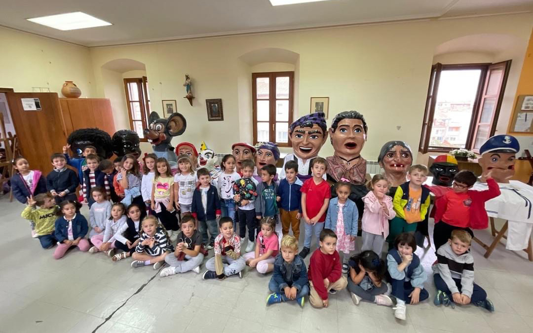 Los niños del CEIP Virgen del Pilar ya calentaron con los preparativos de las fiestas patronales en Calanda./ Calanda