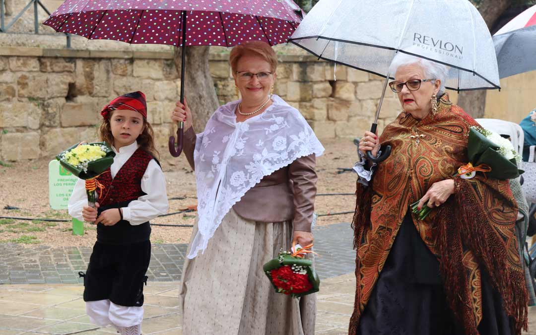 Baturros en la ofrenda de flores de las Fiestas del Pilar de Caspe./ Sandra Jiménez