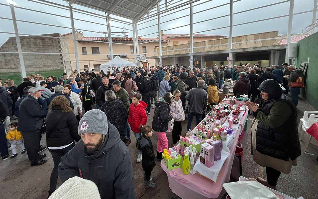 La lluvia no impidió que los asistentes y visitantes disfrutaran de una jornada llena de cultura y gastronomía./ A.F.