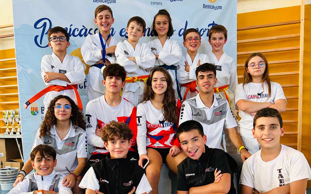 Varios deportistas del Cabral Team durante el Open de Benicàssim./ Cabral Team