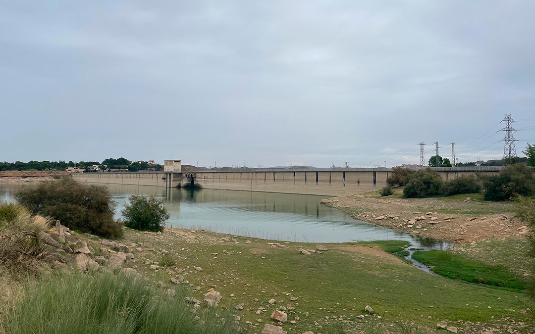 El tramo final del río Guadalope, actualmente seco, conectará con el Ebro a la altura de la presa de Caspe./ S.F.
