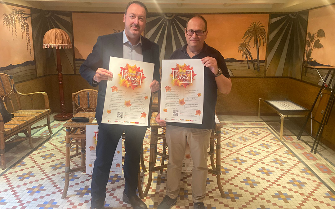 Presentación de la nueva edición de Escenas de Otoño de la mano del concejal de Cultura, Javier Climent y; el técnico, David Arrufat./ A.Z