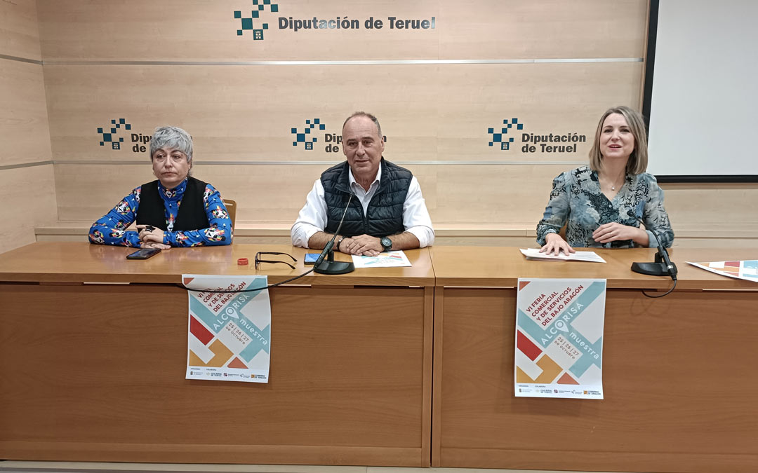 Miguel Iranzo, alcalde de Alcorisa y diputado delegado del Área de Cultura y Deportes; Esther Sáez, gerente de la Asociación Empresarial de Alcorisa; y Romina Formento, concejala de comercio del Ayuntamiento de Alcorisa en la presentación de la feria en la Diputación de Teruel./ DPT