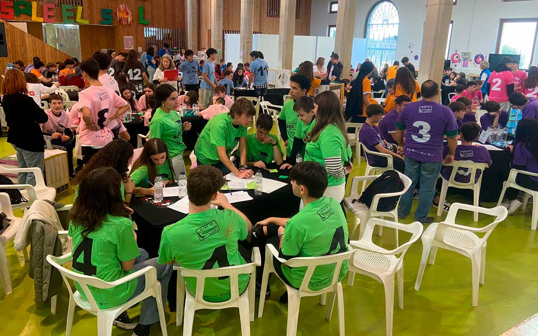 Jóvenes de los tres centros participaron en la propuesta./ M.M.R.