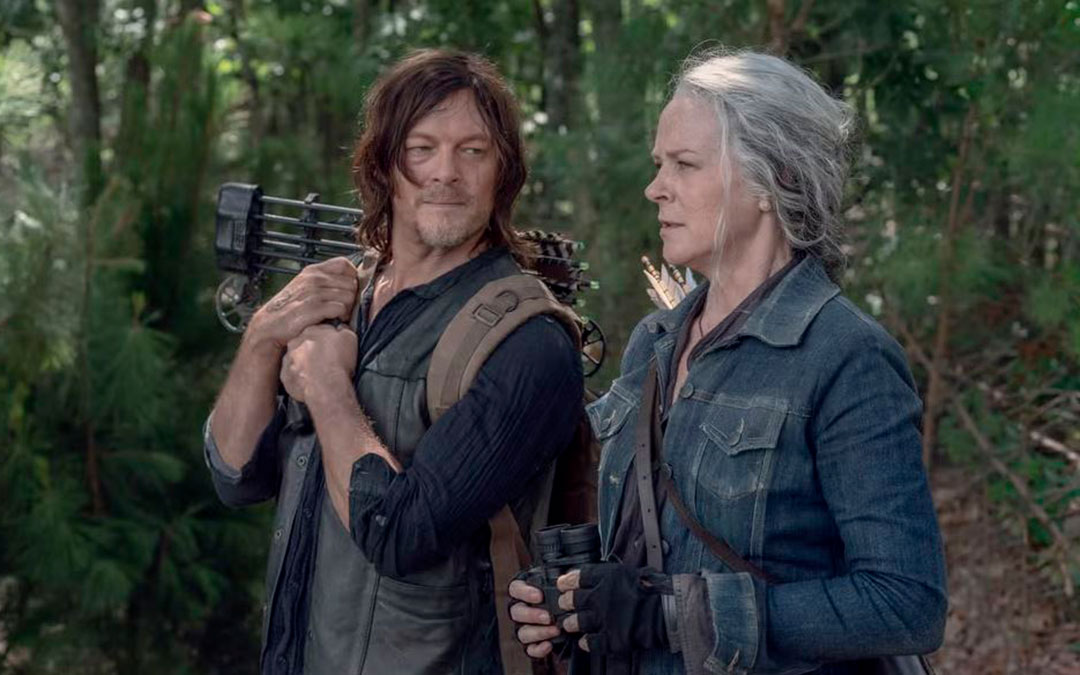 Norman Reedus y Carol Peletier, como Daryl Dixon y Melissa McBride, en una escena de la serie principal. / AMC