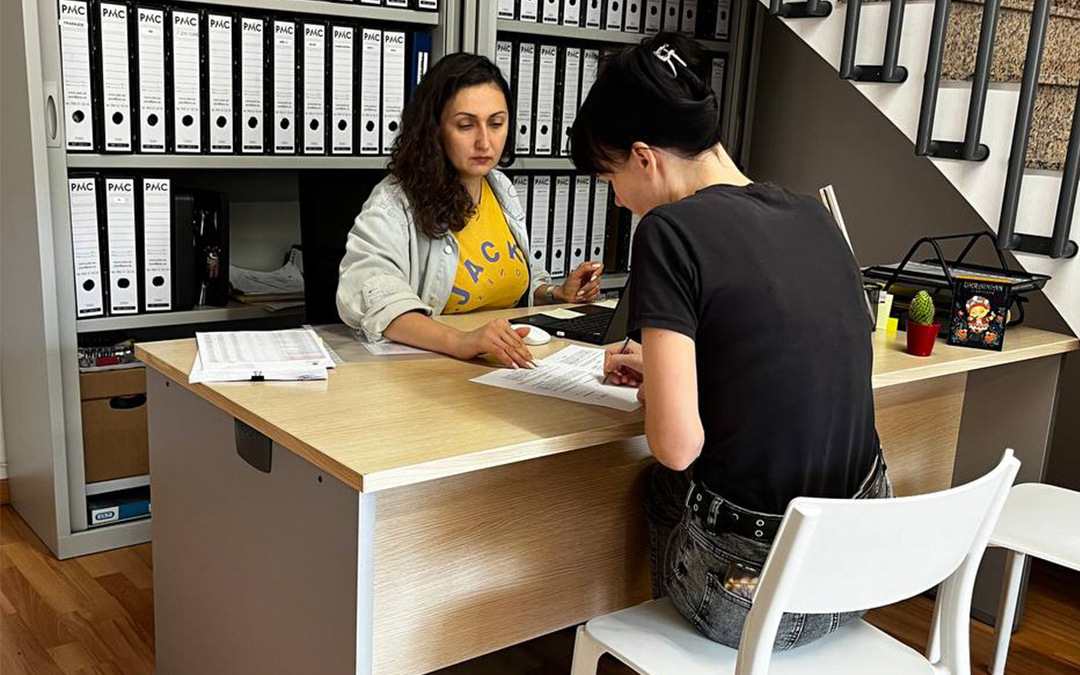 Viktoria Khmelnytska, una de las refugiadas y que ahora trabaja como coordinadora en el proyecto social de Forestalia./ L.C.