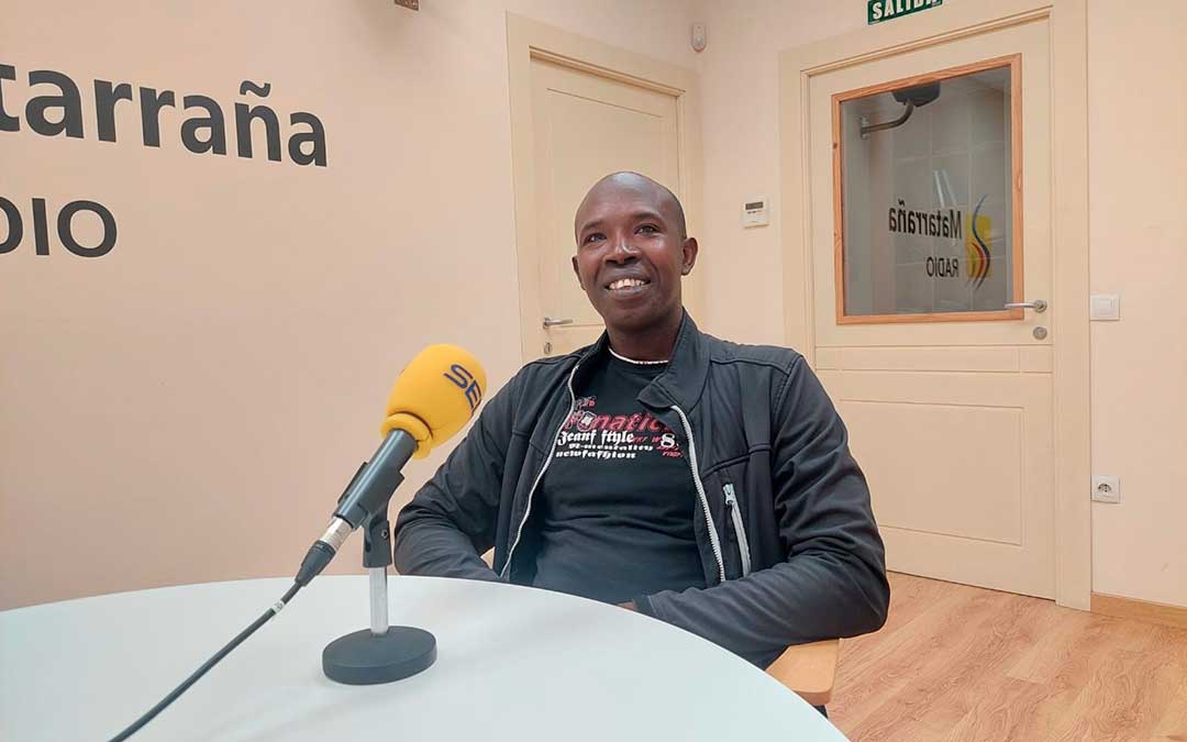 Amadou Loumb en Matarraña Radio./ J.L.