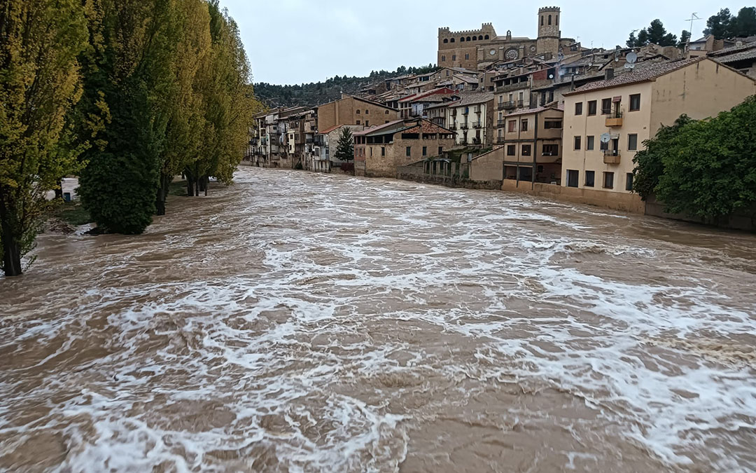 Aspecto que presentaba el Matarraña a su paso por Valderrobres./J.L.