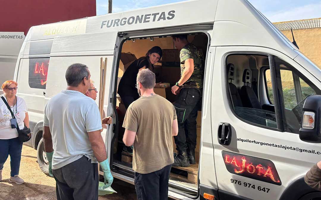 Delegación albalatina en tierras valencianas para entregar la donación / Ayto.