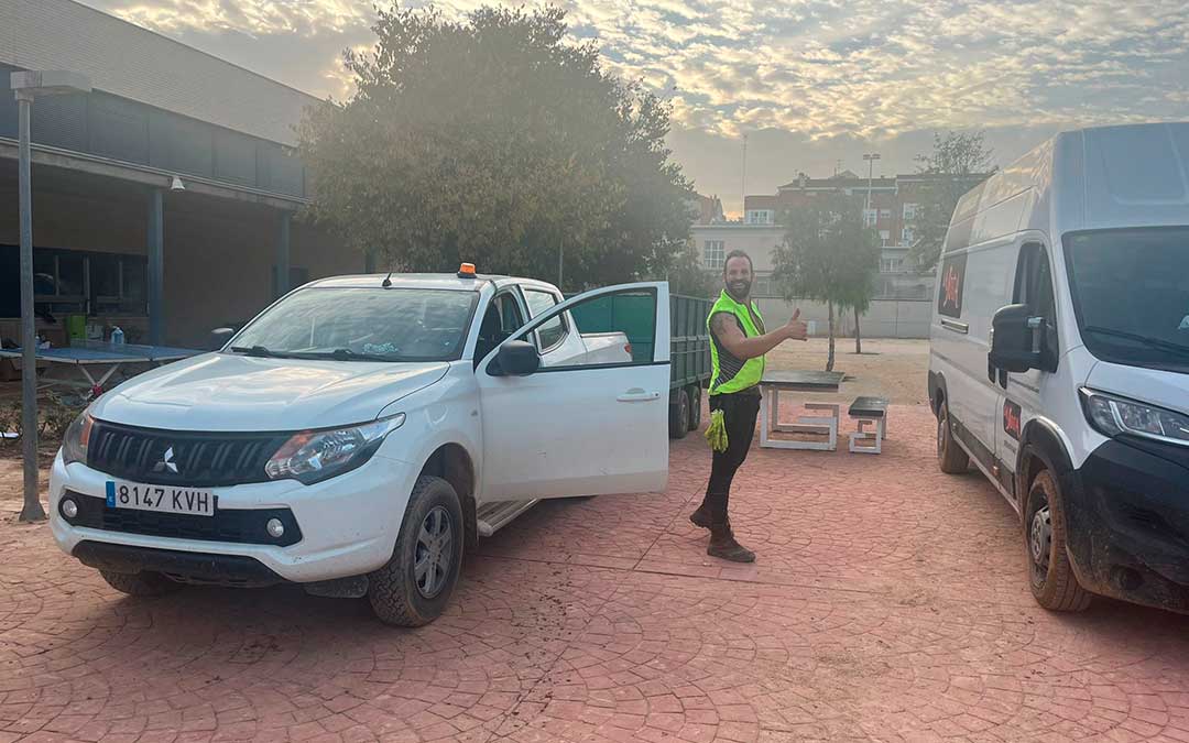 Delegación albalatina en tierras valencianas para entregar la donación / Ayto.