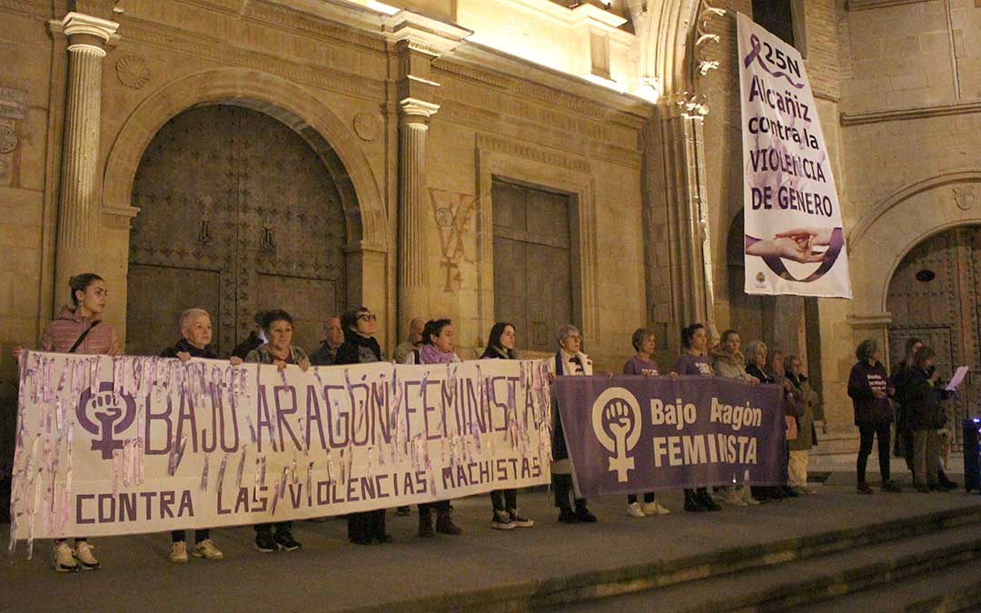Concentración del Bajo Aragón Feminista en Alcañiz / L. Castel