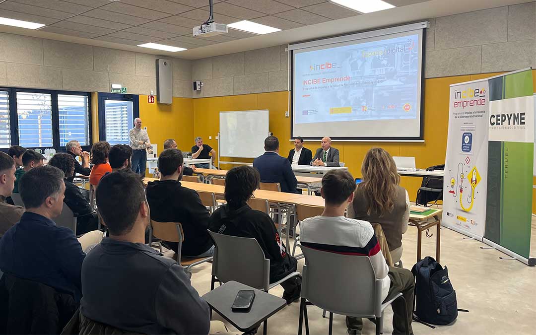 Instante de la inauguración de las jornadas celebrado este lunes en el CPIFP Bajo Aragón./ C.O.