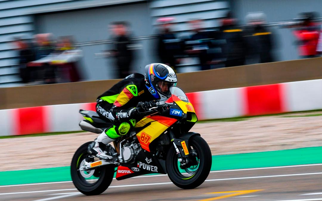 El español Álvaro Lucas durante una de las carreras de este jueves./ Motorland Aragón