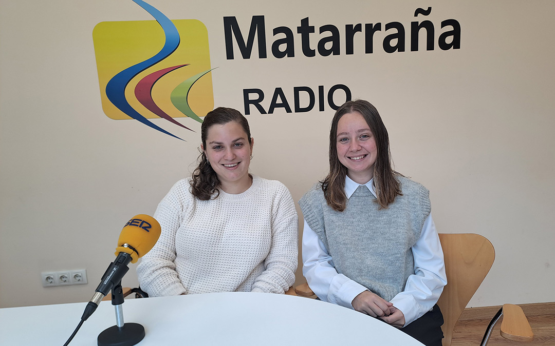 Representantes de la Associació jove de Valderrobres presentan el concurso de charangas. /LA COMARCA