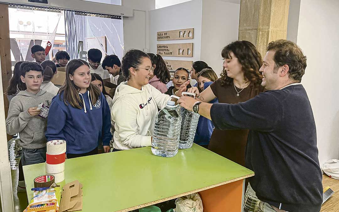 Donaciones en Alcañiz / L. Castel