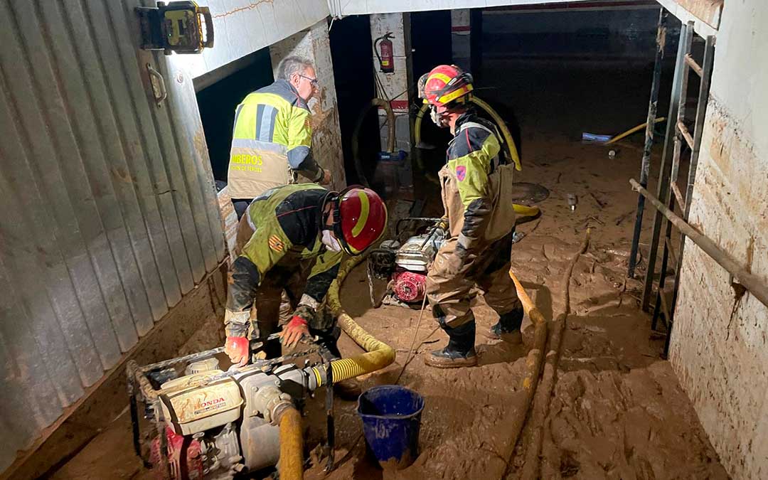 Bomberos de Teruel trabajando en Catarroja / DPT