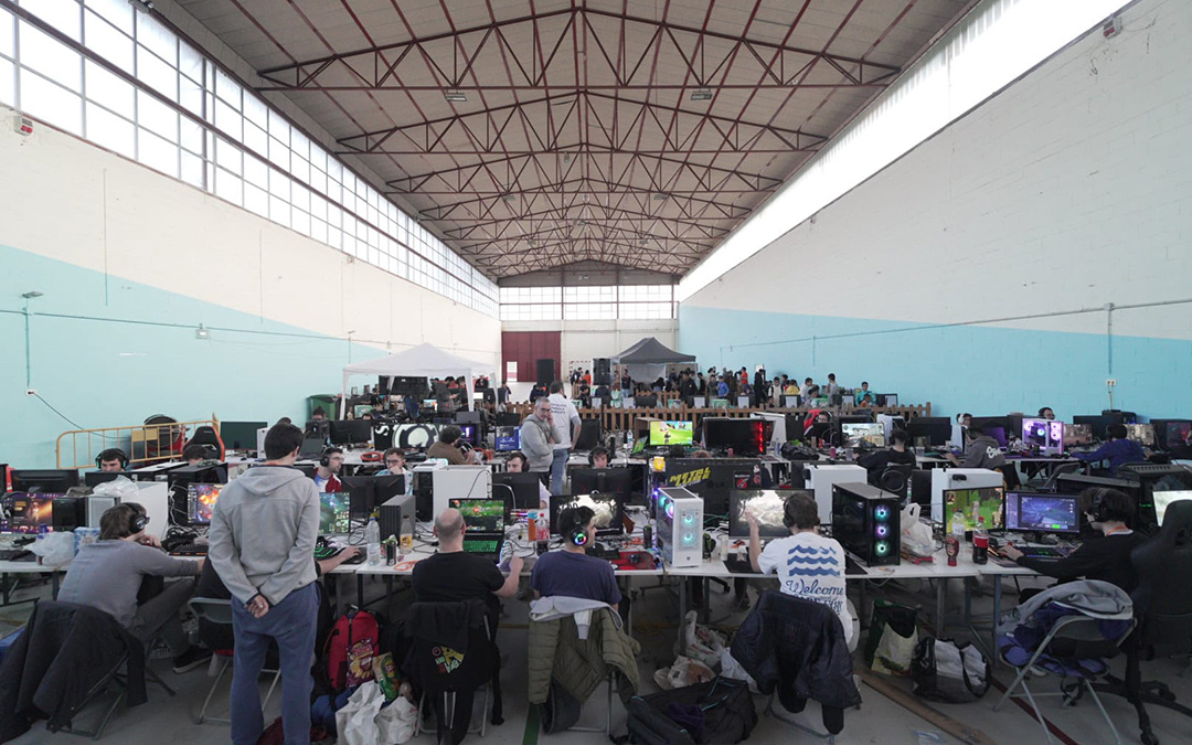 Afluencia durante la segunda edición de Caspe Gamer Party. / Javier Navarro (Canelita Estudio)