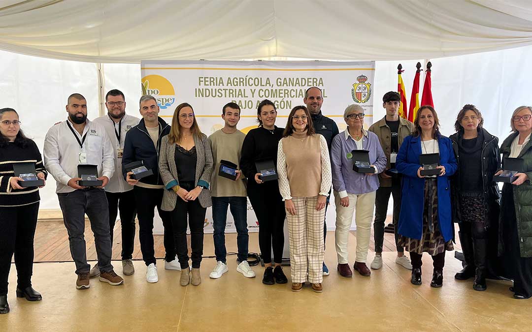Foto de familia de premiados este domingo./ C.O.