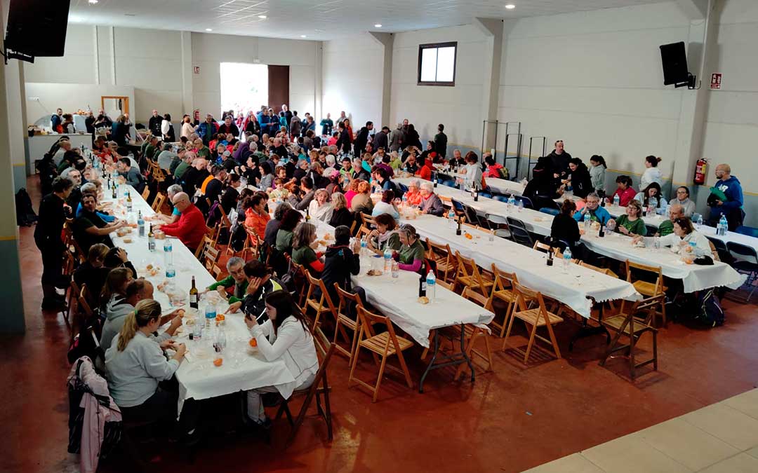 Comida popular tras la andada / Ayto. La Cerollera