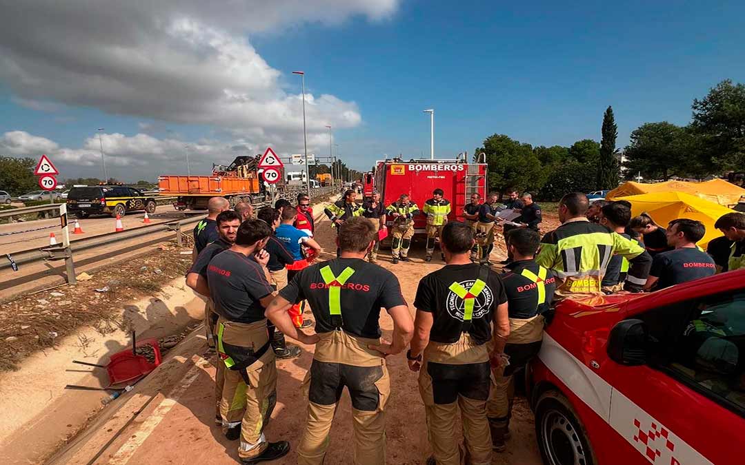 Bomberos de la DPT movilizados en la zona afectada por la DANA. /Instagram Nacho Esparrells