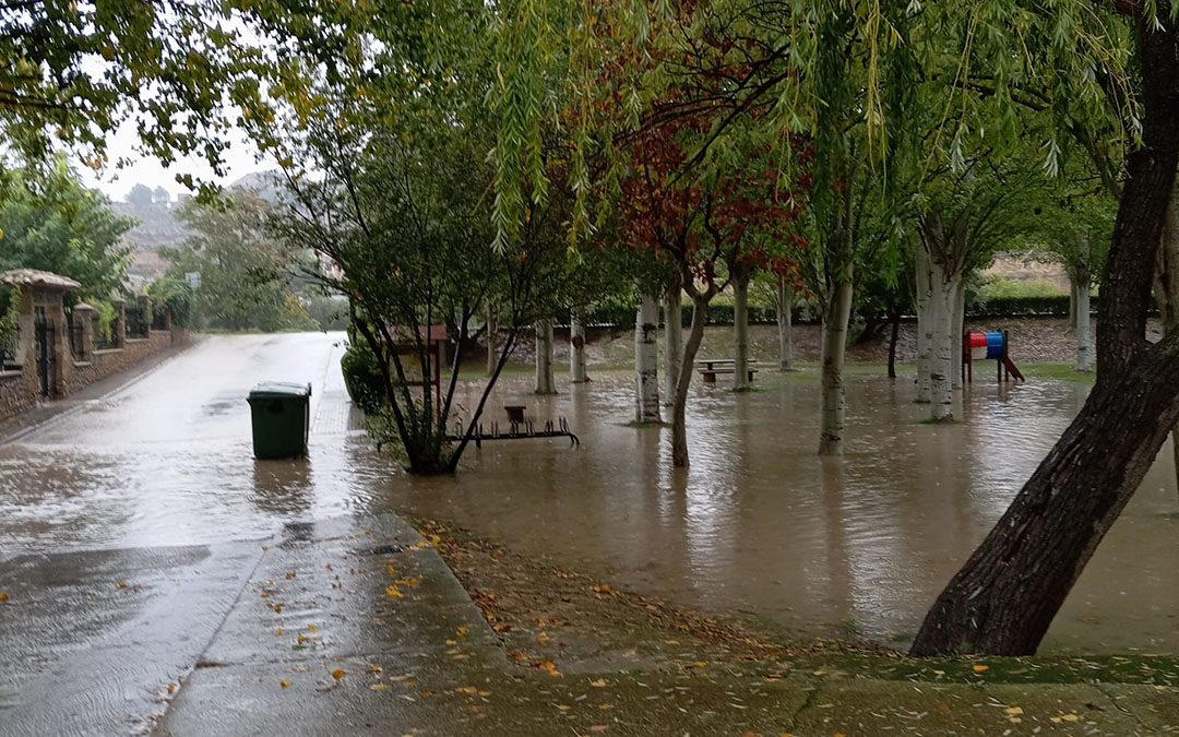 Inundación en el parque de Fabara./ L.C.
