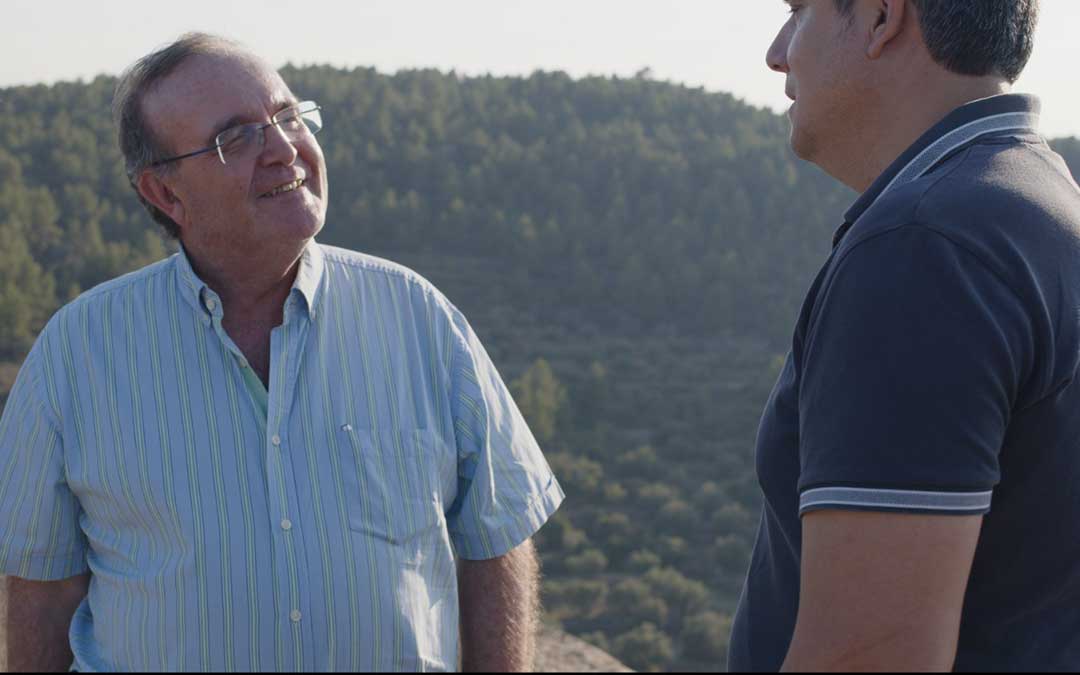 Juan Antonio Belmonte y Jesús Godina en el yacimiento de Santa Bárbara en La Fresneda para el equinoccio de otoño en La Fresneda / J.A.G.