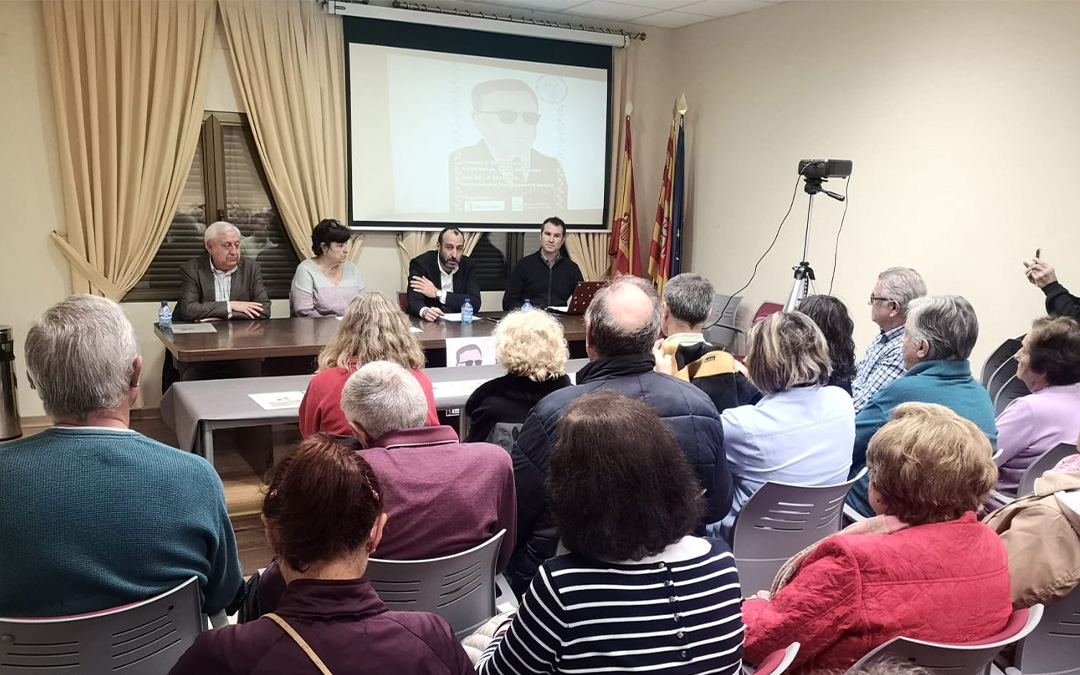 El salón de plenos se lleno en el Día de la Estafeta por José Ezquerra Bergés./ Raúl Ortiz