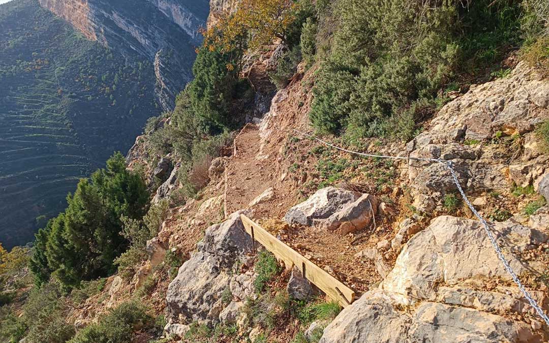 Pasamanos de seguridad en los tramos más comprometidos / E. de Proximidad
